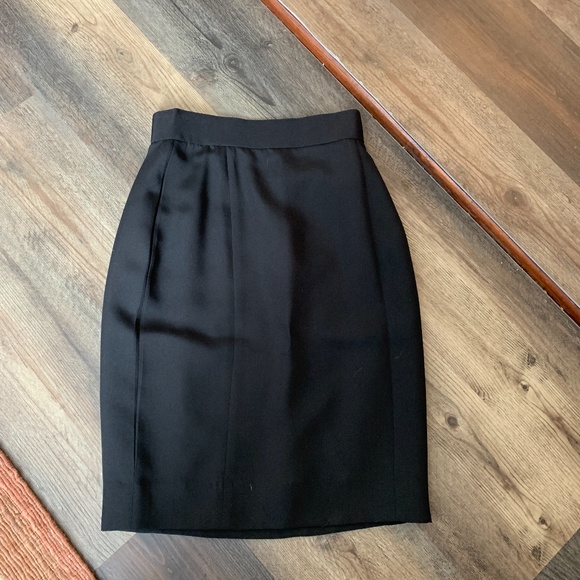 Chanel vintage silk skirt. Great condition‎ size 2 - Picture 1 of 3